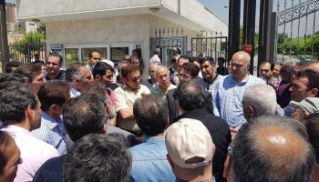 تجمع کسبه ساختمان پلاسکو مقابل بنیاد مستضعفان