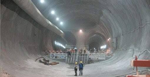 تصویری از سومین تونل کوهرنگ (هفتمین جنایت انتقال آب)